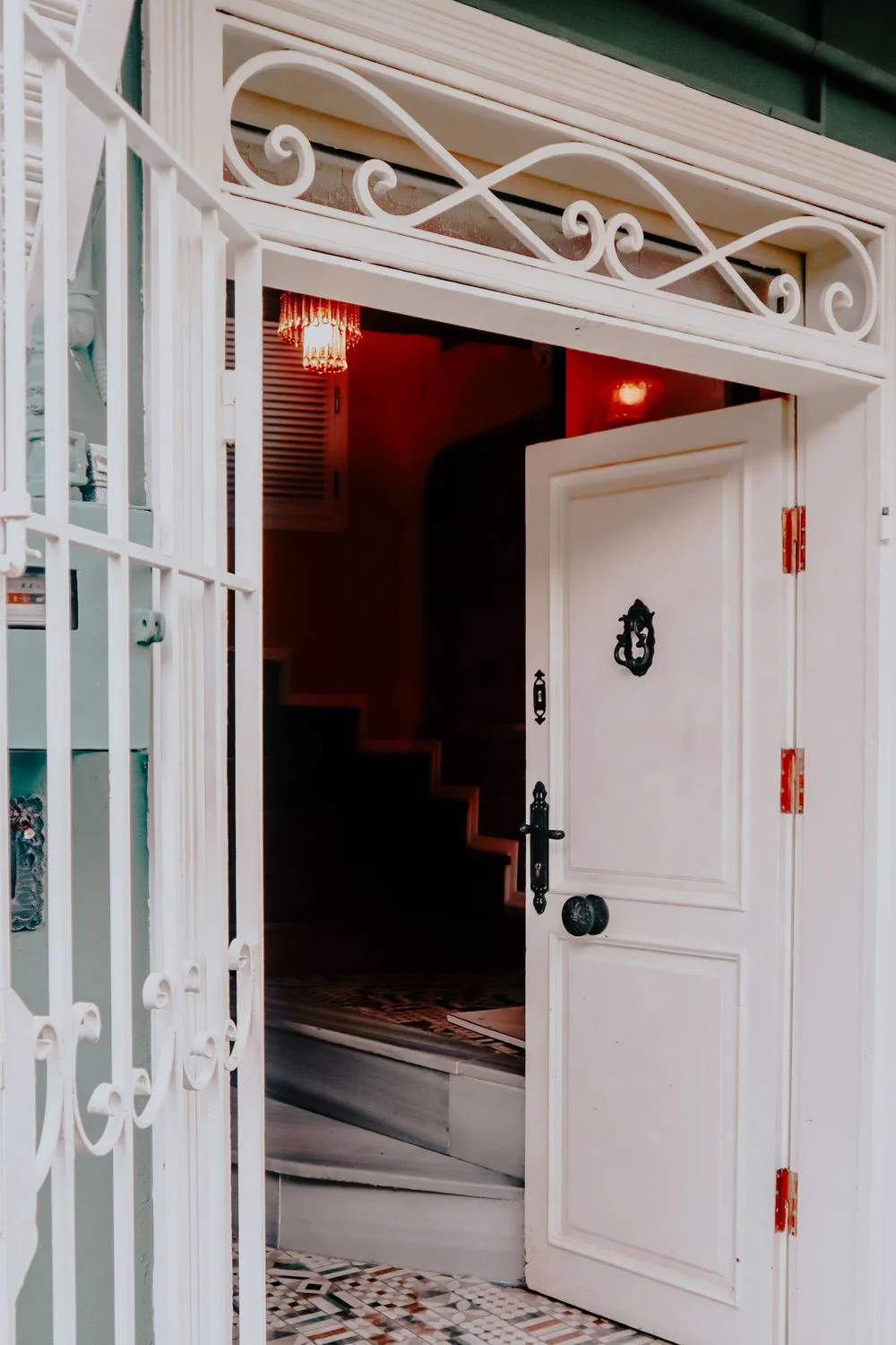 Creating a Closing Ritual That Actually Ends the Day — Pin this for later